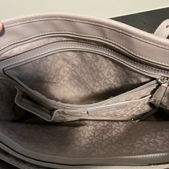 Light Grey Michael Kors Jet Set Tote - Picture 5 of 7